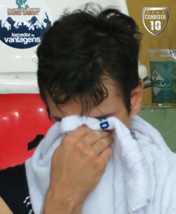 O choro após a dolorida derrota para São José, em 2012